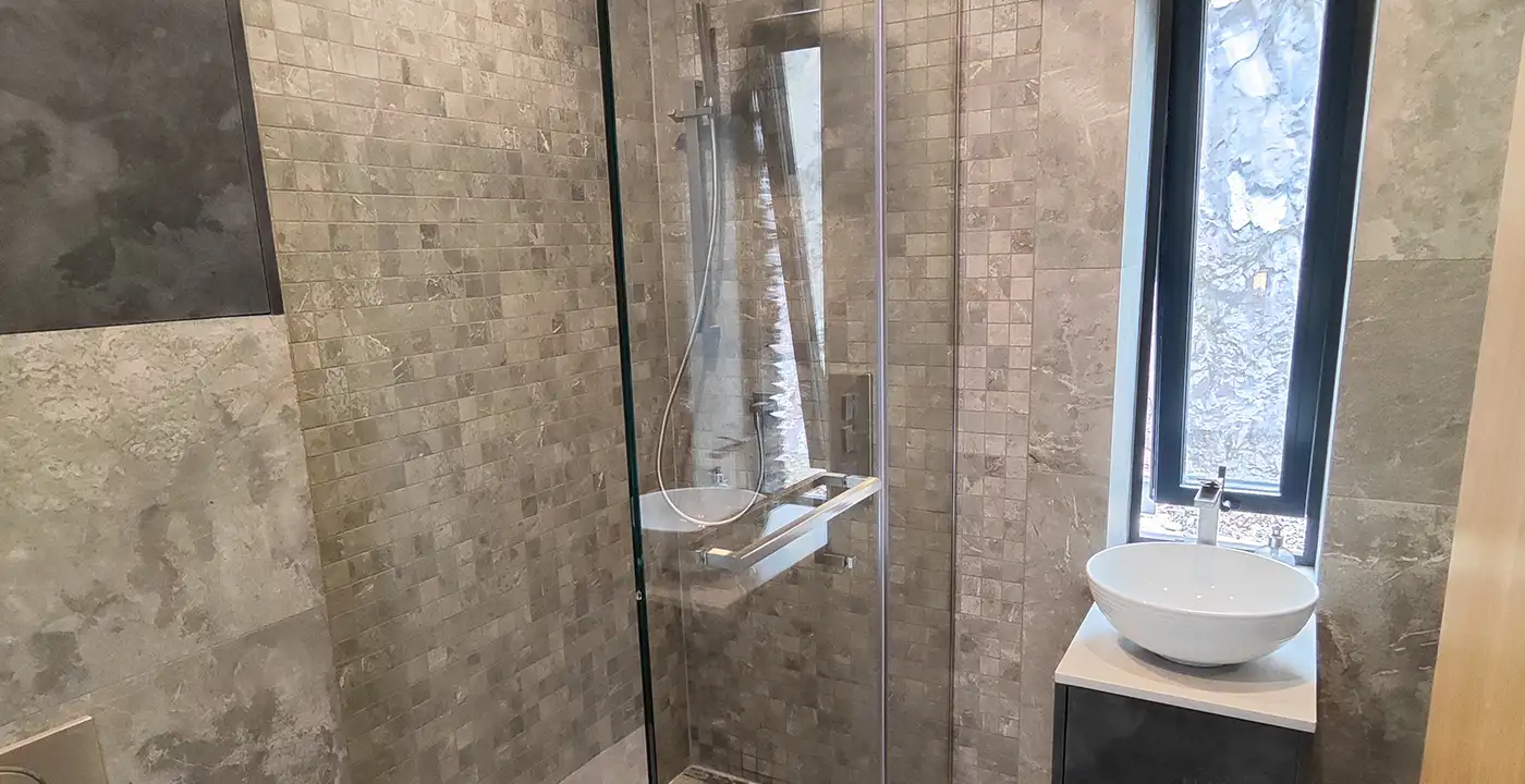 Flask Glass shower enclosures